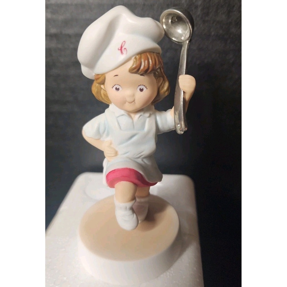 4 1/4" CAMPBELL'S SOUP PORCELAIN MARCHING GIRL FIGURINE 2003 THAILAND NOS